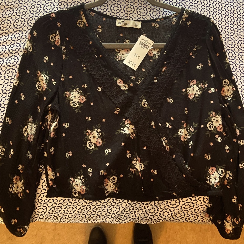 Size S floral lined with lace at neckline so so comfortable